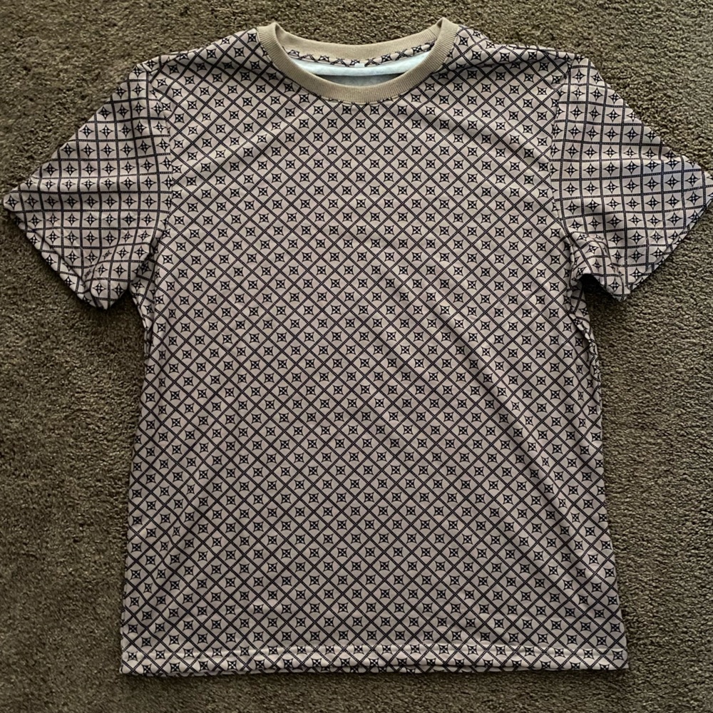 Men’s patterned tee large
